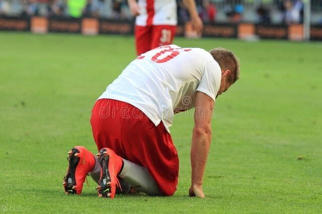 包含汉诺威队在关键战役中失利，保级希望渺茫的词条