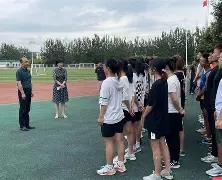 教练强调比赛细节，力求减少失误(教练员如何帮助运动员消除比赛中的过度紧张)